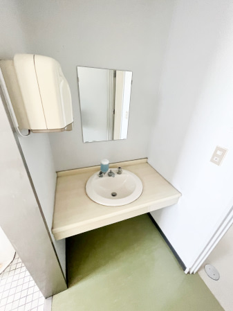 浜北中央ビルの洗面所