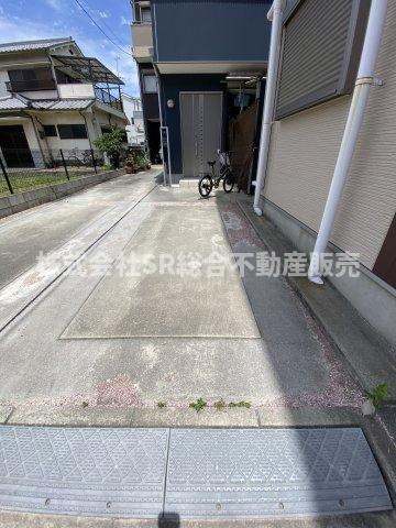 中小阪3丁目中古戸建の駐車場|お車をお持ちの方には嬉しい駐車場付きです！