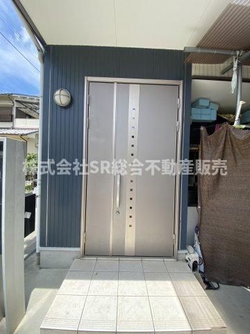 中小阪3丁目中古戸建の玄関|売主様居住中ですが、実際に中を見ていただければイメージは変わると思います！
是非一度ご内覧下さいませ！