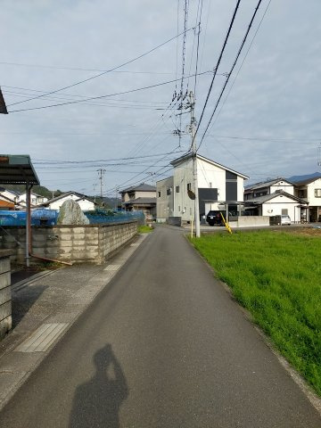 東田1丁目　売土地の前面道路含む現地写真