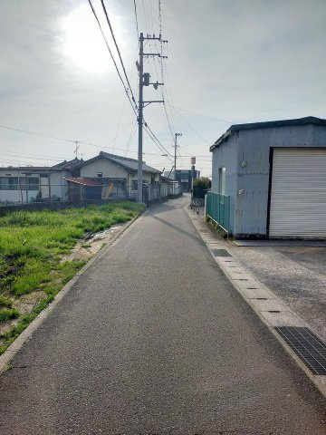 東田1丁目　売土地の前面道路含む現地写真