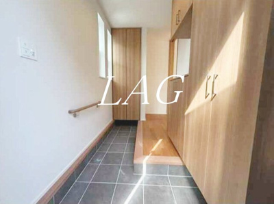 【玄関】 | 小金井市東町3丁目戸建 | 玄関です。