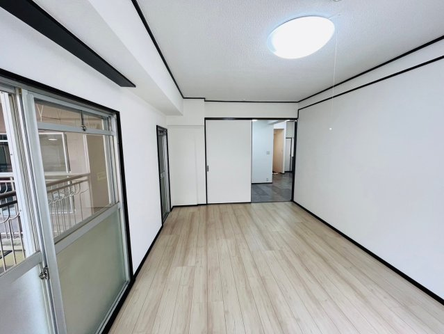 グリーンコーポ三牧の洋室