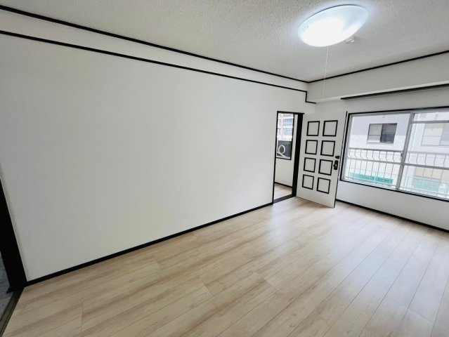 グリーンコーポ三牧の洋室