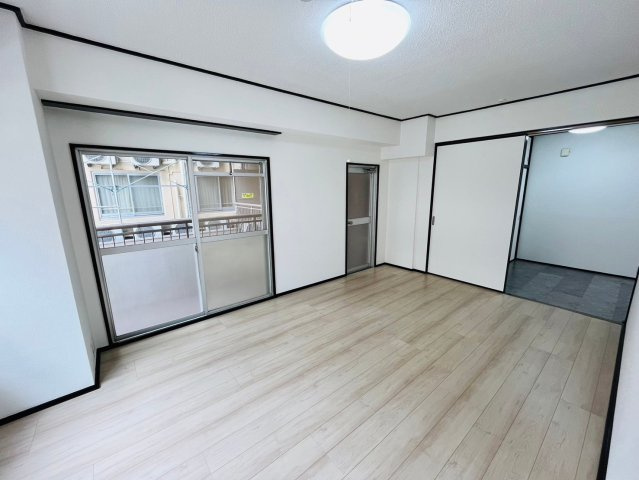 グリーンコーポ三牧の洋室