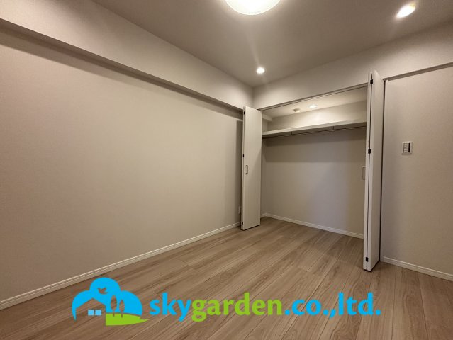 秀和平塚レジデンスの洋室