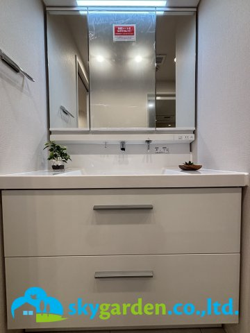 秀和平塚レジデンスの独立洗面台