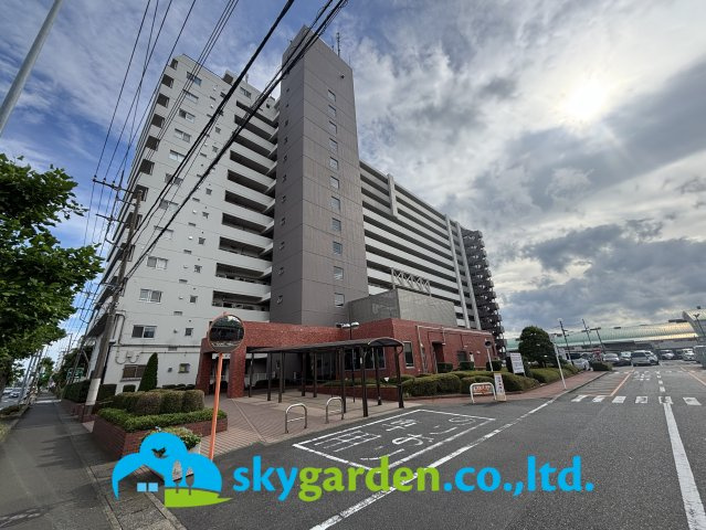 秀和平塚レジデンスの外観