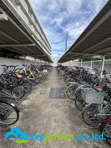 秀和平塚レジデンスの駐輪場