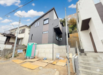 リビング天井高約２．６ｍの開放感～ベルガーデン西富２丁目の画像