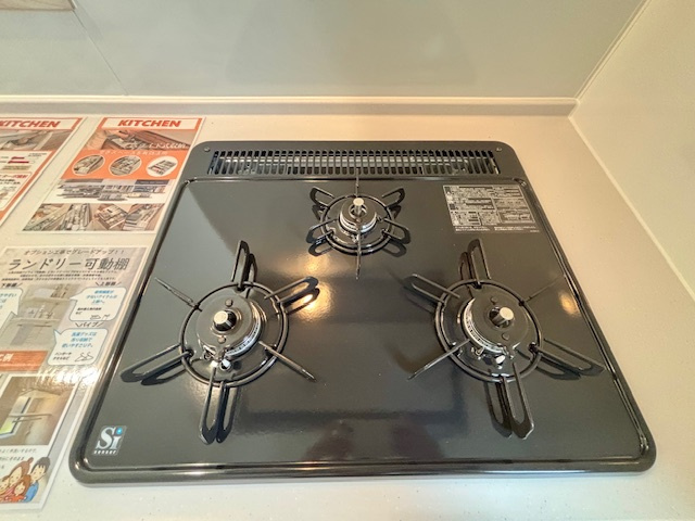 久留米市荒木町白口2期　全3棟のキッチン|料理好きにはたまらないガスコンロ♪お手入れ楽々仕様です！