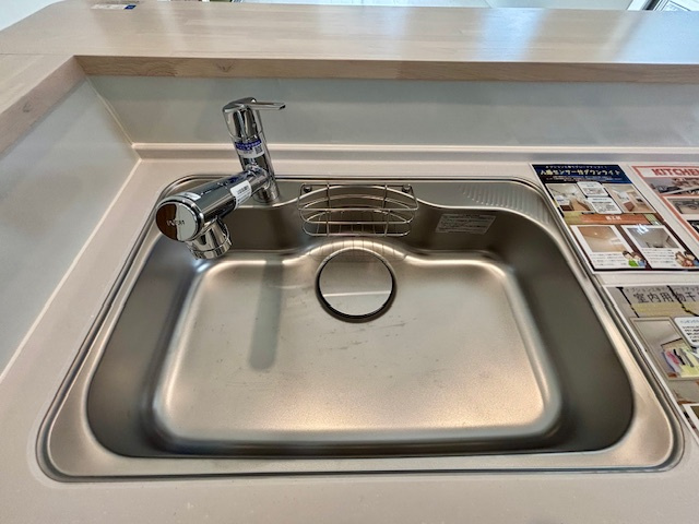久留米市荒木町白口2期　全3棟のキッチン|広めのシンクは使いやすいですね♪