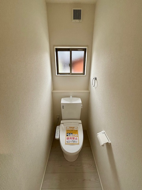 久留米市荒木町白口2期　全3棟のトイレ