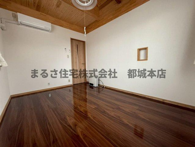 南鷹尾貸家の洋室