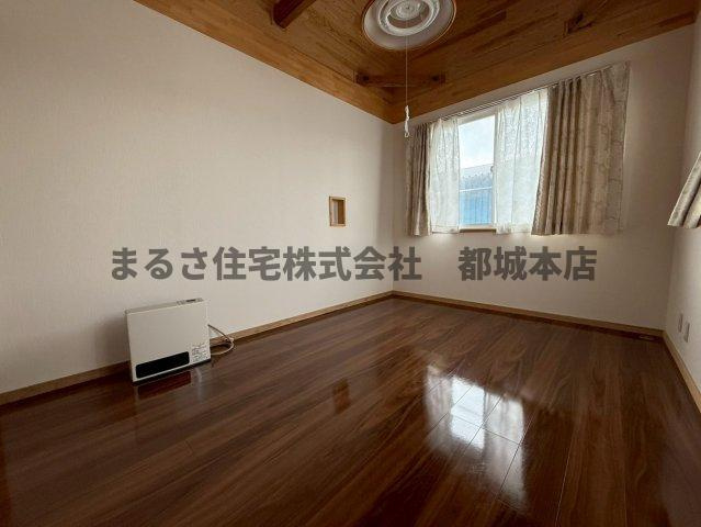 南鷹尾貸家の洋室