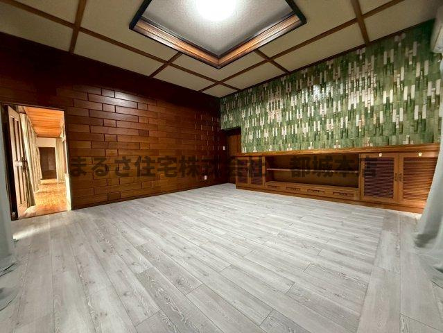 南鷹尾貸家の洋室