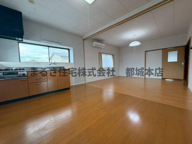 南鷹尾貸家の居間・リビング