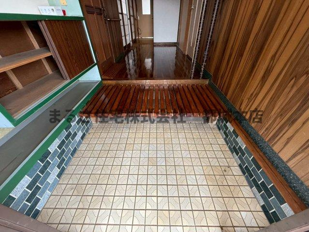 南鷹尾貸家の玄関