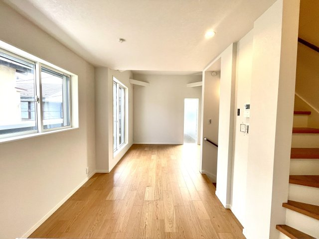 練馬区田柄4丁目　ハイグレード仕様　ZEH水準×省エネ邸宅の居間・リビング