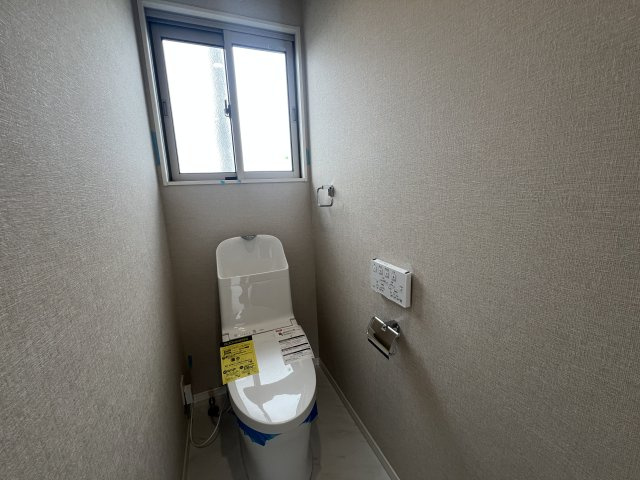 オール電化は安心です！【麻生区東百合丘】リフォーム中古戸建のトイレ|落ち着いたトイレです