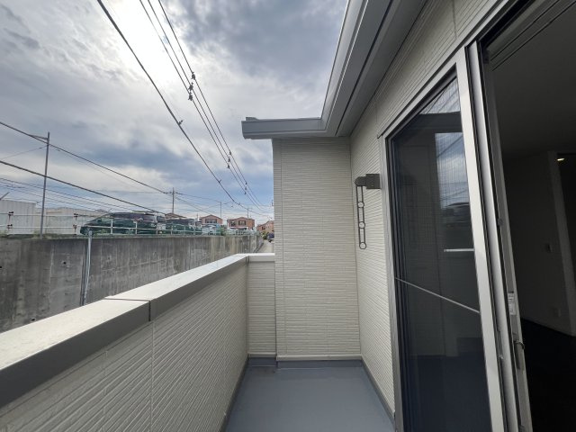 オール電化は安心です！【麻生区東百合丘】リフォーム中古戸建のバルコニー|バルコニーがあります