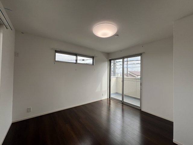 オール電化は安心です！【麻生区東百合丘】リフォーム中古戸建の洋室|コンパクトで使いやすい洋室です