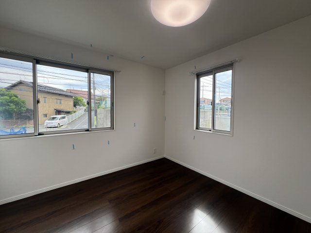 オール電化は安心です！【麻生区東百合丘】リフォーム中古戸建の洋室|ゆったりした洋室です