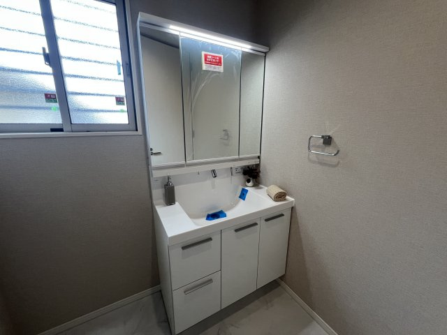 オール電化は安心です！【麻生区東百合丘】リフォーム中古戸建の洗面所|スペースが確保できる洗面所です