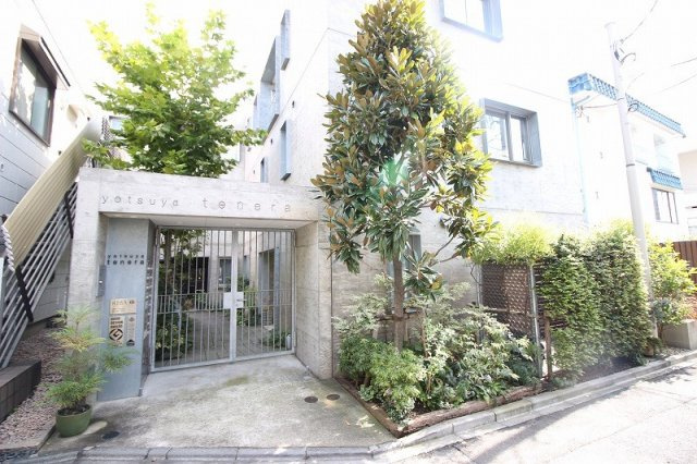 yotsuya tenera（ヨツヤテネラ）のエントランス|yotsuya tenera（ヨツヤテネラ）
