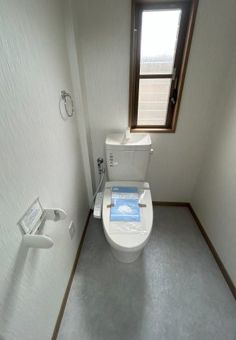 堺市堺区新在家町東4丁戸建のトイレ|２階トイレ