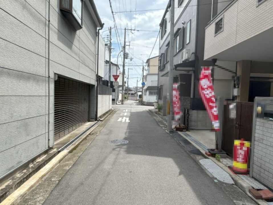堺市堺区新在家町東4丁戸建の前面道路含む現地写真|前面道路幅員約4ｍ