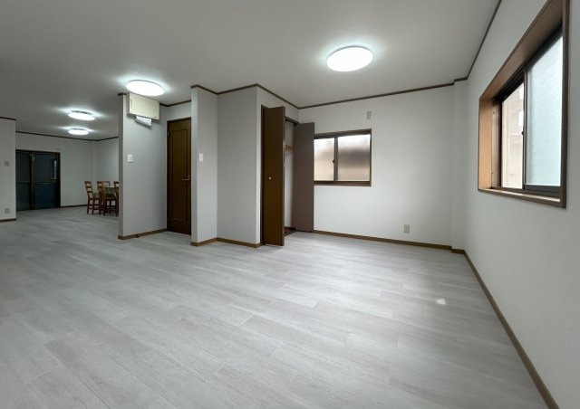 堺市堺区新在家町東4丁戸建の居間・リビング|リビング①