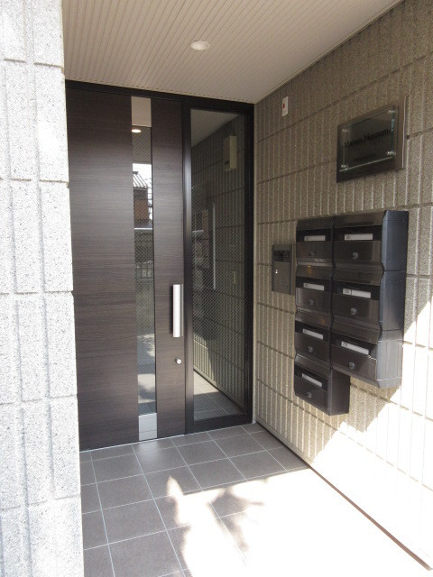 メゾン モンノムのエントランス|★オートロック付きのエントランス★