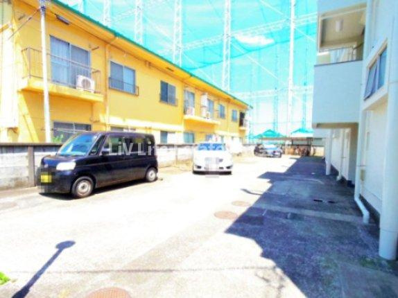 ラビアン花小金井の駐車場