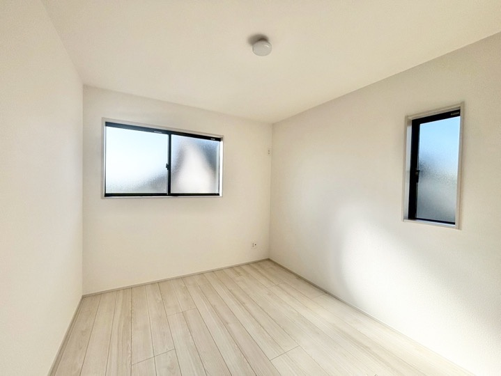 グラファーレ豊田市本町　全3棟　新築戸建の洋室