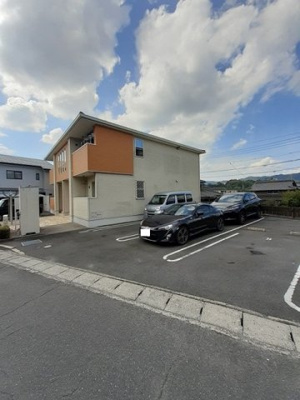 【駐車場】 | パストラルデンエン２DKHW | 駐車場があるので、車を買う予定の方も安心です