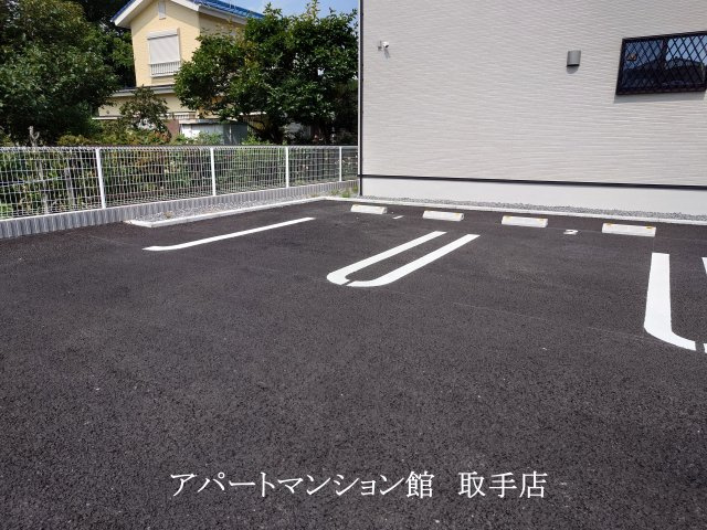 オアシスガーデンAの駐車場