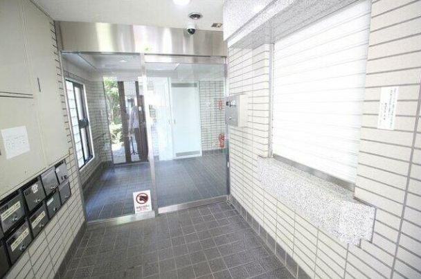 エリントンヒル国府台のエントランス