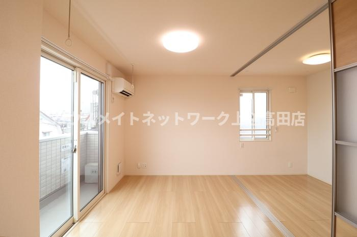 さくらガーデンⅡの居間・リビング|ＬＤＫ