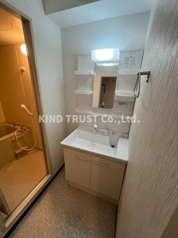 to U天神橋の洗面所|ゆったりとスペースのある洗面所