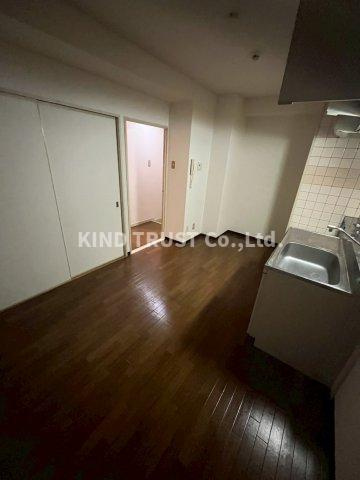 to U天神橋の居間・リビング|こちらの居間で趣味の時間をお楽しみください