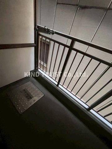 to U天神橋のバルコニー|外からの目が気にならないバルコニーで洗濯物が干せます