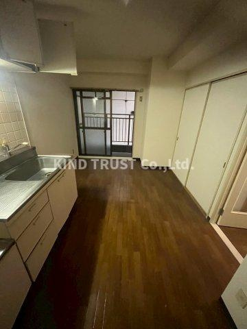 to U天神橋の居間・リビング|ゆったり過ごせる居間です