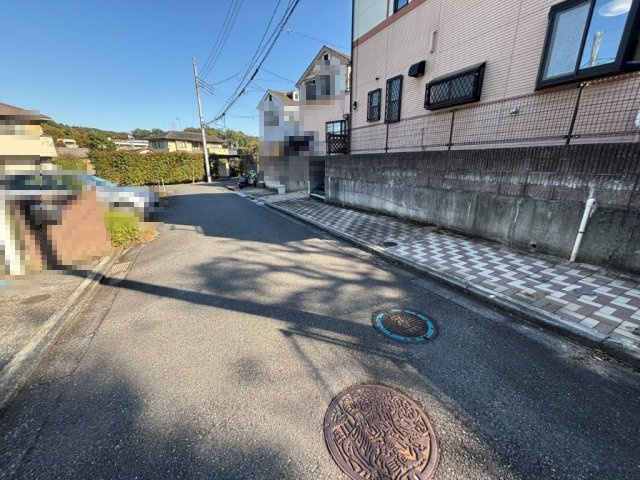 【前面道路含む現地写真】