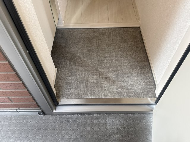 ロータス長町 B棟の玄関