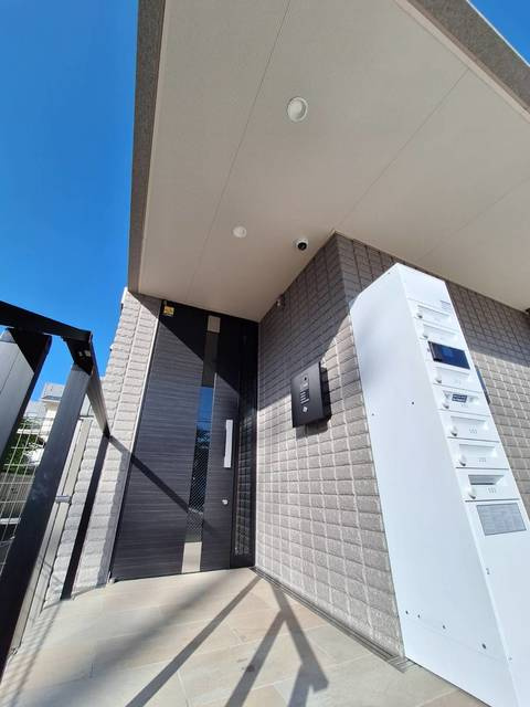 カーサシシィ逗子のエントランス