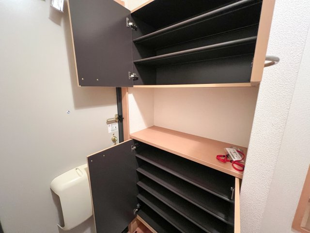 セジュール堂林 A棟の玄関