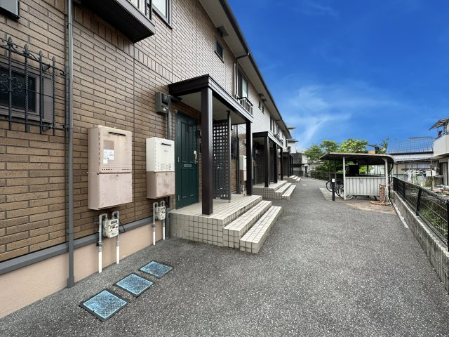 セジュール堂林 A棟のエントランス