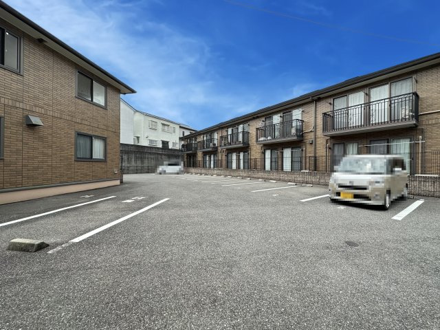 セジュール堂林 A棟の駐車場