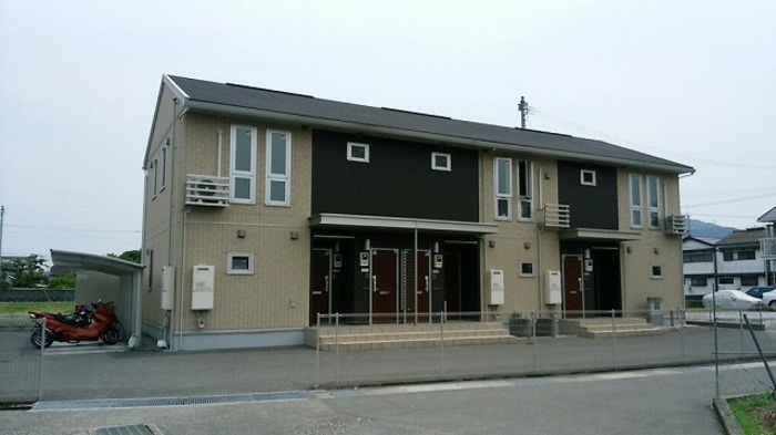 UN DE CES JOURSの外観|外観